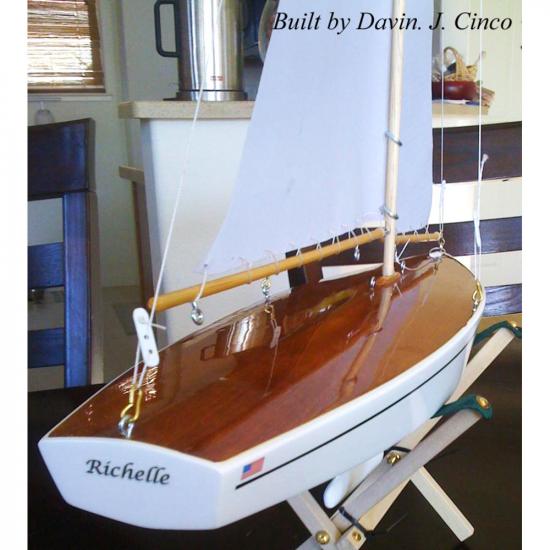 Dumas Ace Sloop Kit (1102)