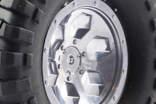 FTX Outback Pre-Mounted 6Hex/T Yre (2) - Chrome