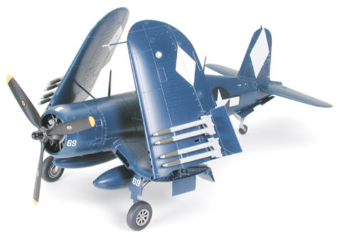 Tamiya Vought F4U-1D Corsair With Moto Tug