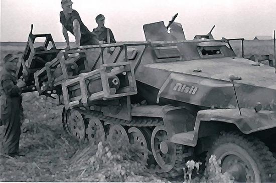 Italeri 1/72 Sd Kfz 251/1 Stuka Zu Fuss