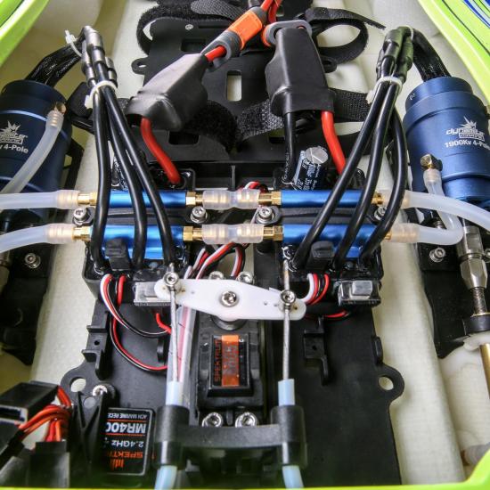 ProBoat Miss Geico Zelos 36 Twin Brushless Catamaran - RTR