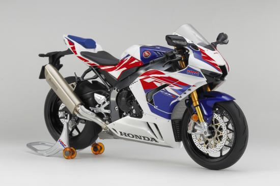 TAMIYA 1:12 CBR 1000RR-R Fireblade Special