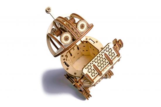 Wood Trick Space junk robot (mechanical)