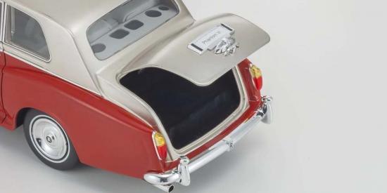 Kyosho 1:18 Rolls-Royce Phantom VI EWB 1968 Red-Light Beige
