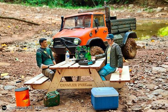 CML Racing Crawler Park 1:10 Picnic Table