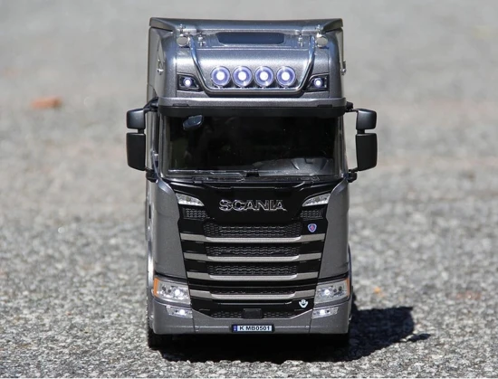 HuiNa Scania K770S-100 6X6 RC Haulage Truck RTR - Silver