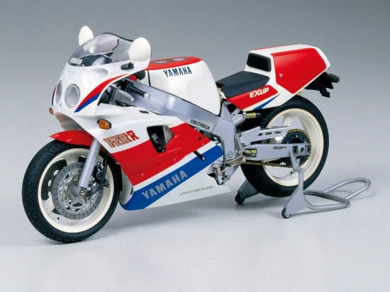 Tamiya 1:12 Yamaha FZR750R Superbike (OW01)