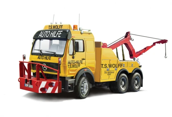 Italeri Mercedes-Benz wrecker truck