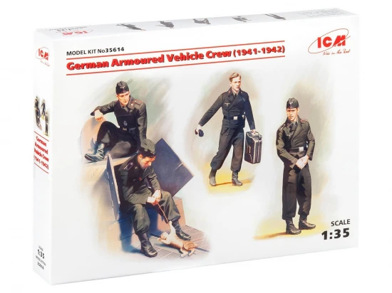 German Armoured Vehicle Crew (1941-1942) (4 figures and cat)