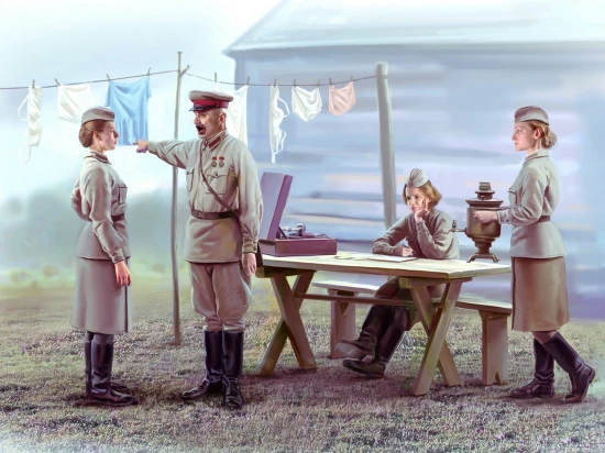 Soviet Military Servicewomen (1939-1942) (4 figures)