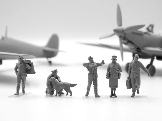 WWII RAF Airfield Diorama Set with 7 Figures & 2 Spitfires