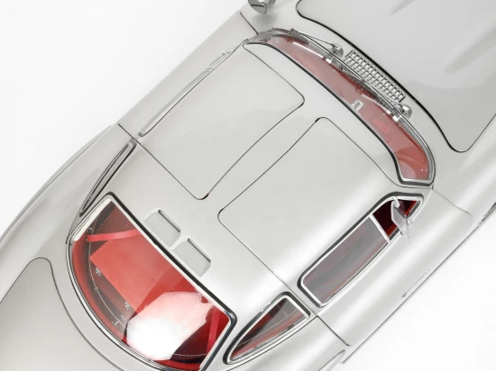 Mercedes 300 SL Silver 1:8 Scale Full Metal Kit
