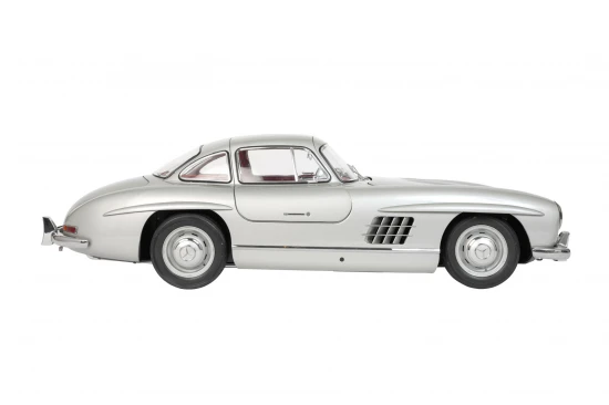Mercedes 300 SL Silver 1:8 Scale Full Metal Kit