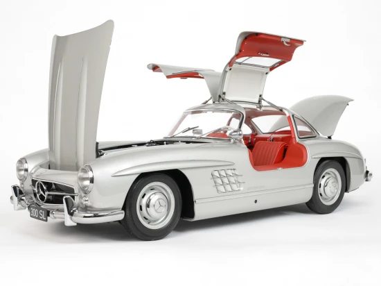 Mercedes 300 SL Silver 1:8 Scale Full Metal Kit